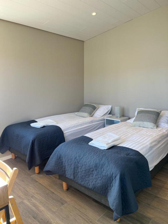 Ένα ή περισσότερα κρεβάτια σε δωμάτιο στο Strönd Guesthouse