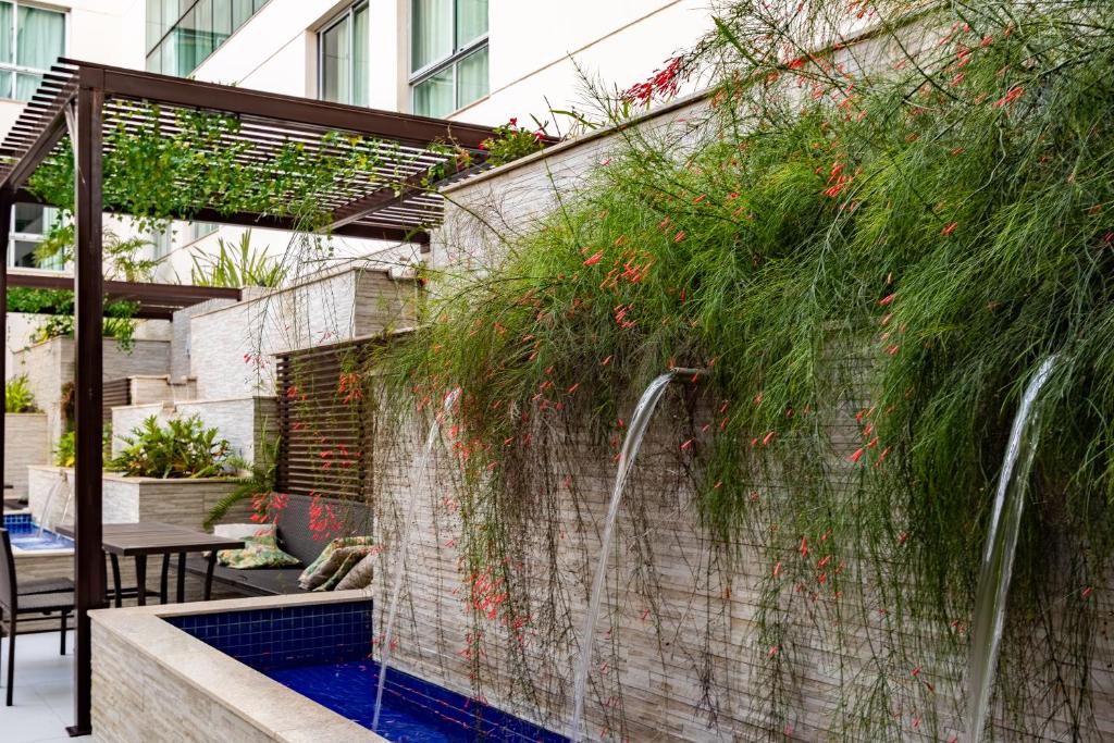 Um jardim em eSuites Lagoa Santa