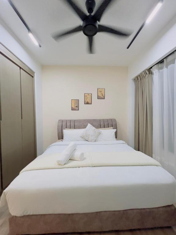 Postel nebo postele na pokoji v ubytování Agile TRX Luxury suite Bukit bintang