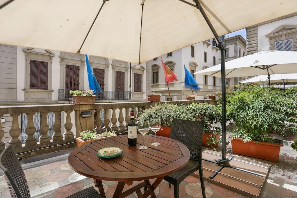 Balkón nebo terasa v ubytování In the Heart of Florence, Dante, with Private Terrace