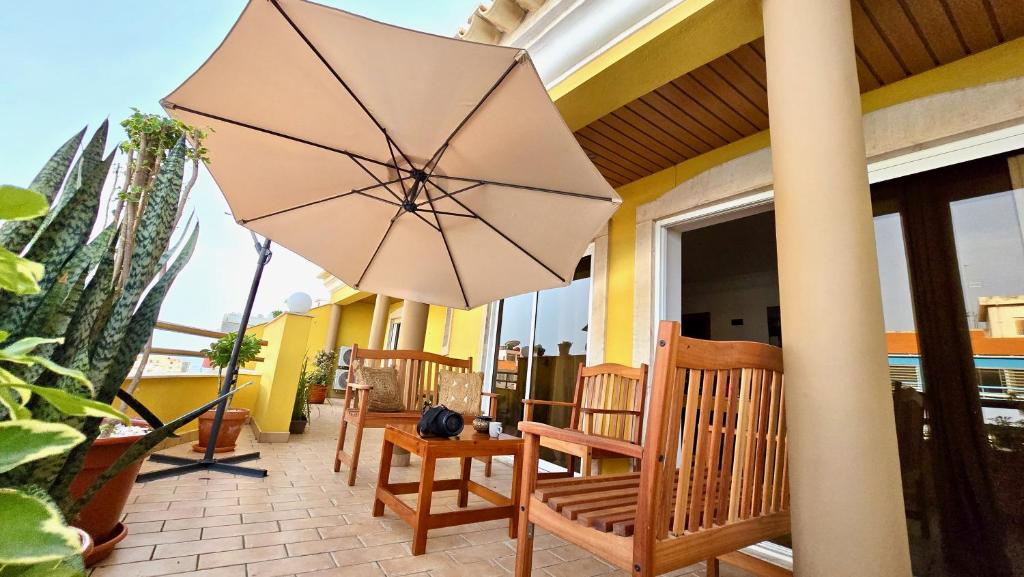 Balkón nebo terasa v ubytování Spacious Penthouse with BBQ and Views