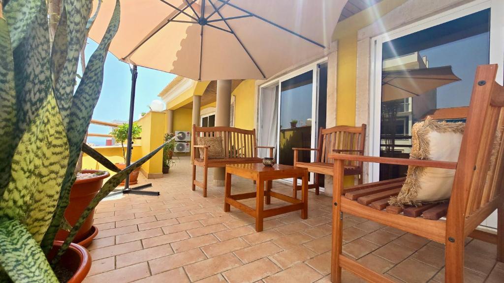 Balkón nebo terasa v ubytování Spacious Penthouse with BBQ and Views