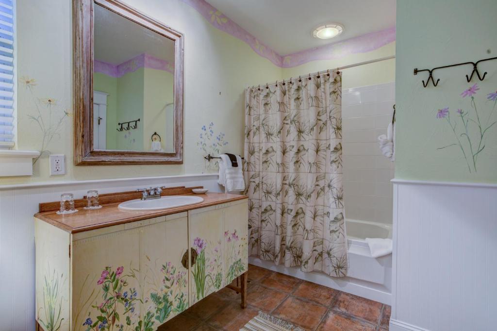 Anchor Inn NSB Bed and Breakfast - Deluxe Queen Suite - No Amigable Con Las Mascotas