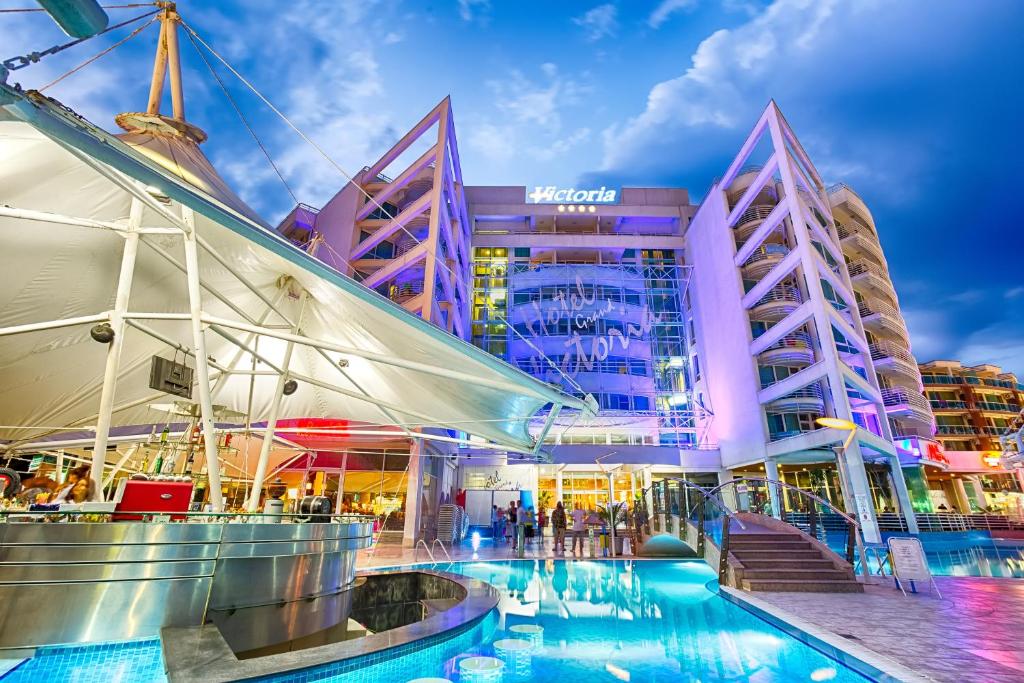 - Vistas al hotel y al casino mgm en Effect Grand Victoria Hotel - Ultra All Inclusive, en Sunny Beach