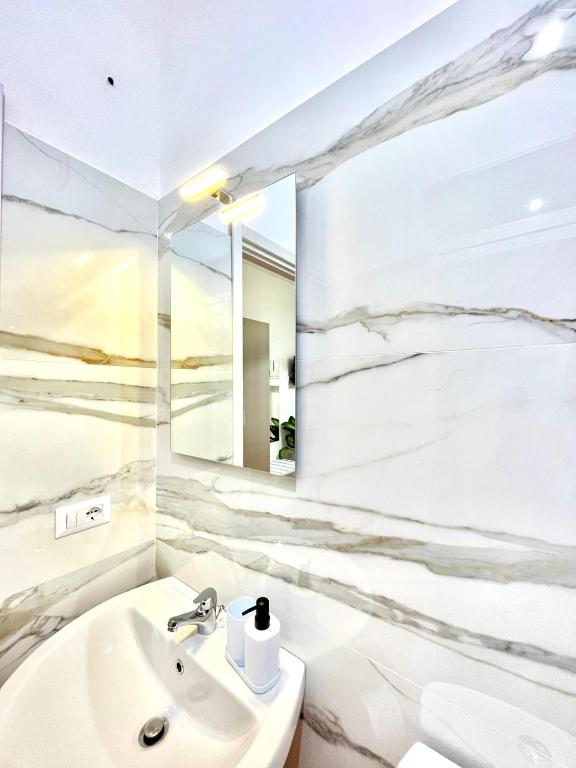 BAM BAM TIBURTINA Guesthouse - 19