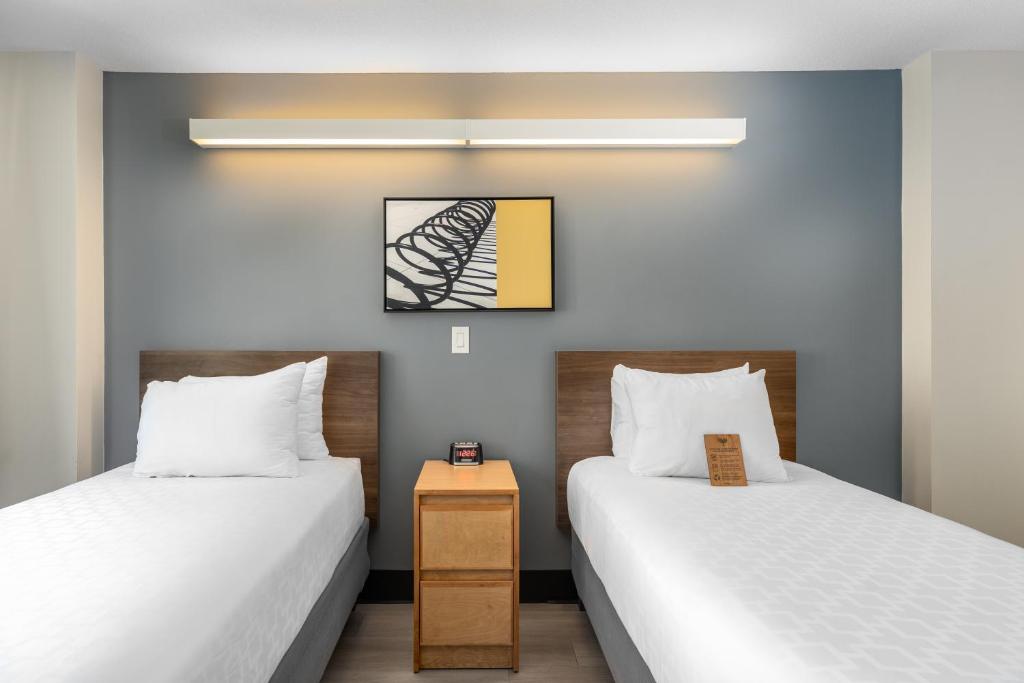 Letto o letti in una camera di YWCA Hotel Vancouver