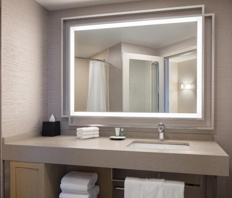 The Westin Kansas City at Crown Center - 