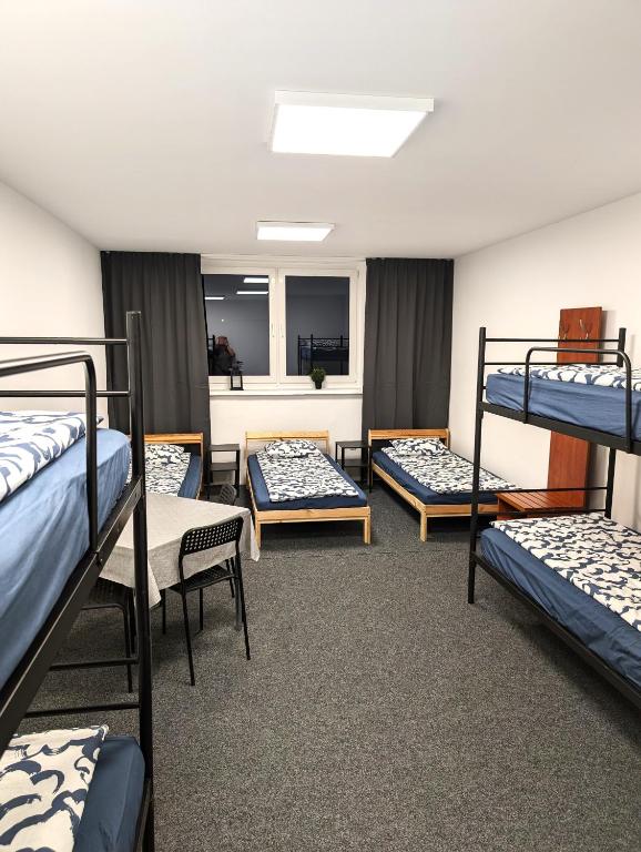 Baraczek Lotnisko Leszno - Habitación Familiar Con Baño Privado
