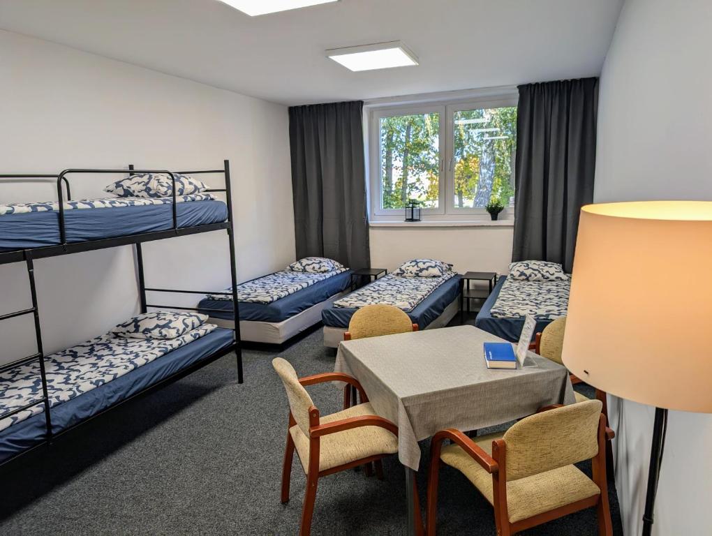 Baraczek Lotnisko Leszno - Habitación Familiar Con Baño Privado