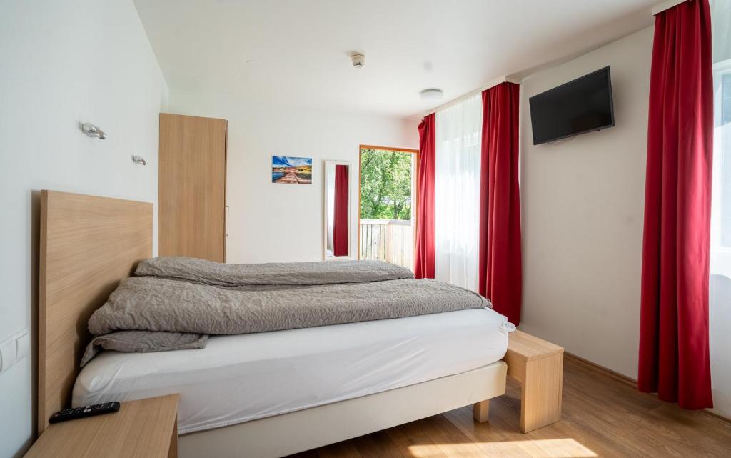 Postel nebo postele na pokoji v ubytování Hotel Eskifjörður