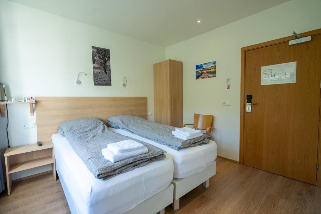 Postel nebo postele na pokoji v ubytování Hotel Eskifjörður