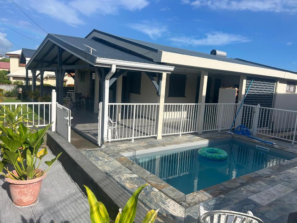 Bazén v ubytování Villa Palétuvier Ste Luce Martinique proche plage nebo v jeho okolí