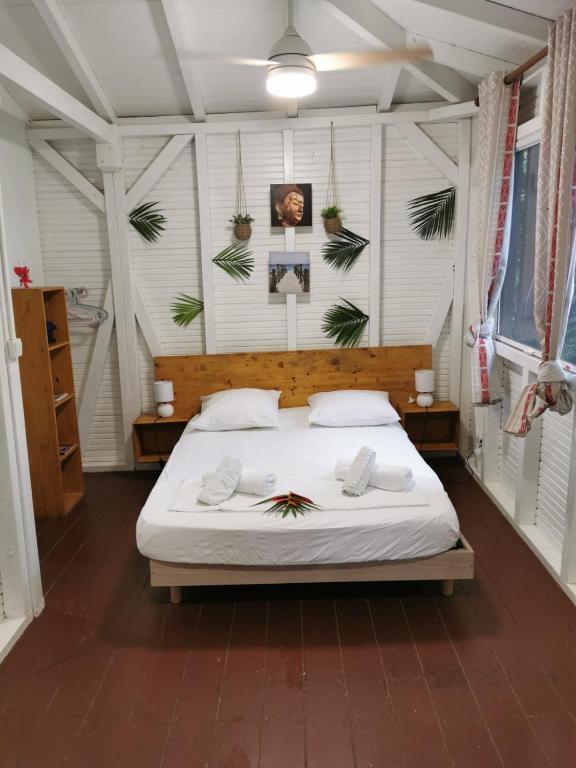 a bedroom with a large bed in a room at Les Gîtes de la Lézarde in Petit-Bourg