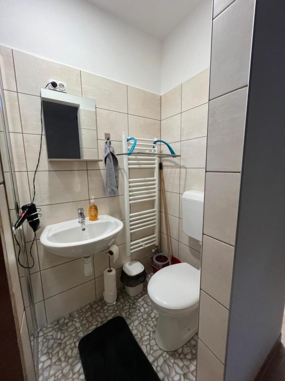 Sólyom Szálló 9700 Szombathely, Ikervár utca 2 kép - 1