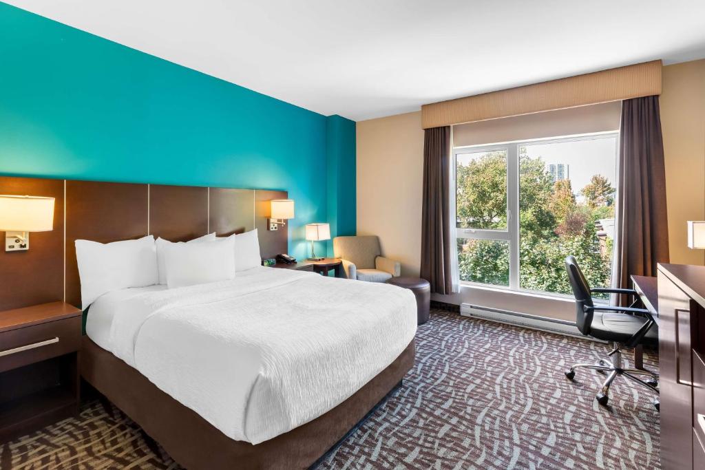 a hotel room with a large bed and a window at Best Western Plus Hotel Montreal in Montreal
