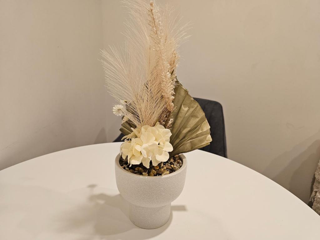 Urban Haven - Spa, Pool and Patio - Resim 11