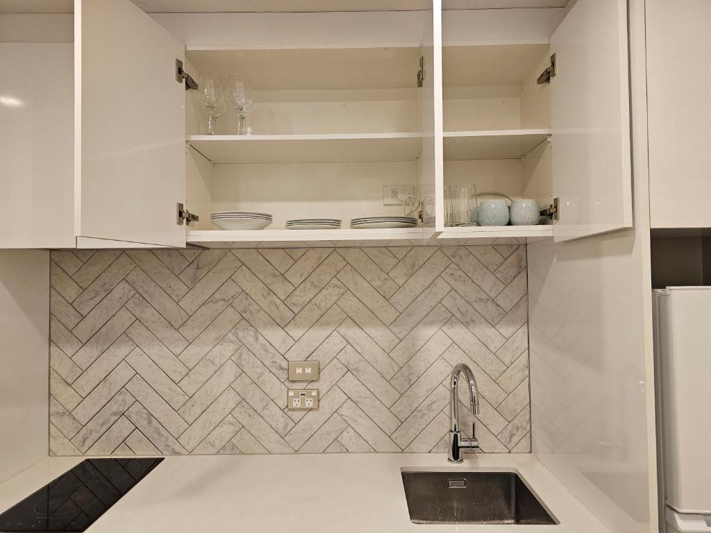 Urban Haven - Spa, Pool and Patio - Resim 16