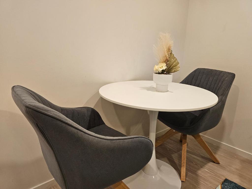 Urban Haven - Spa, Pool and Patio - Resim 29