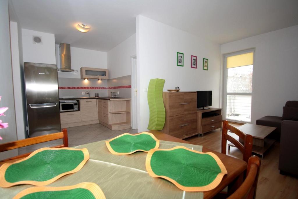 Kuchyňa alebo kuchynka v ubytovaní 100-SIO Apartamenty