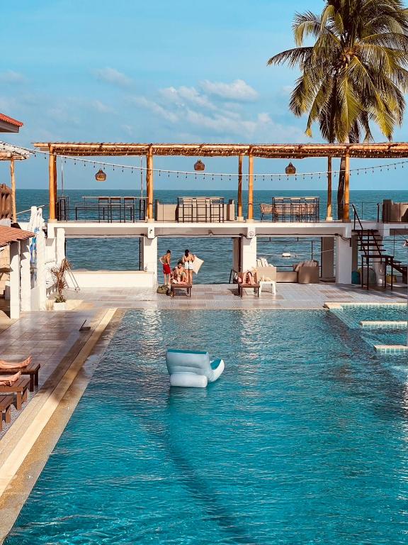 a pool on the roof of a resort at Paradise Bungalows in Haad Rin