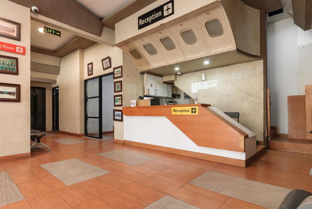 Vstupní hala nebo recepce v ubytování RedDoorz near Mandaya Royal Hospital Puri