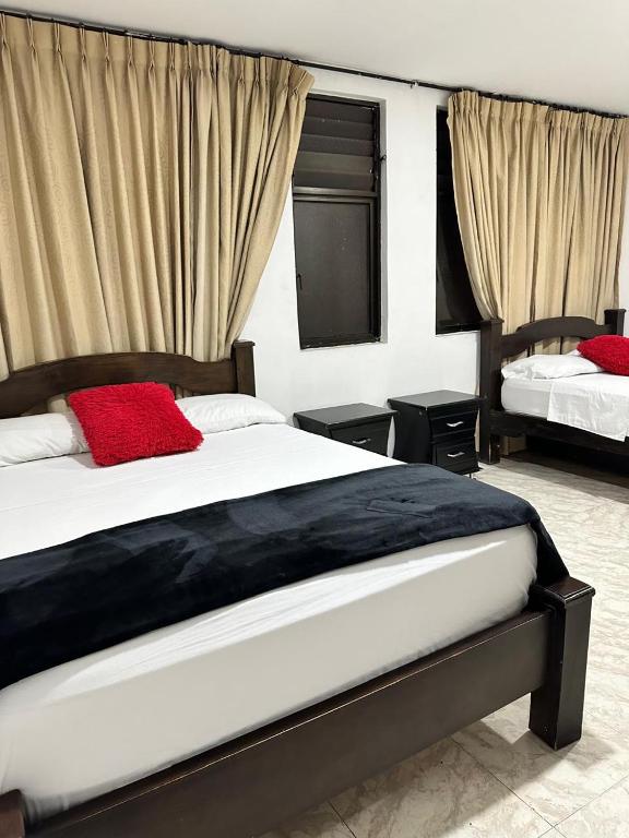 Postel nebo postele na pokoji v ubytování Hotel Plaza Real Pereira