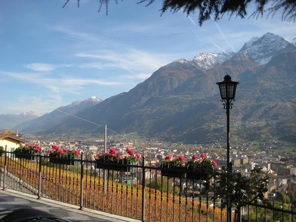 Zdjęcie z galerii obiektu Appartamenti Bioula CIR Aosta n 0247 w Aoście