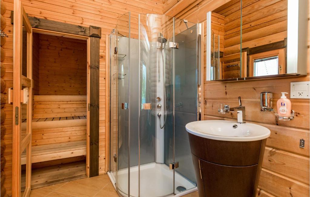 Kúpeľňa v ubytovaní Amazing Home In Ravna Gora With Sauna