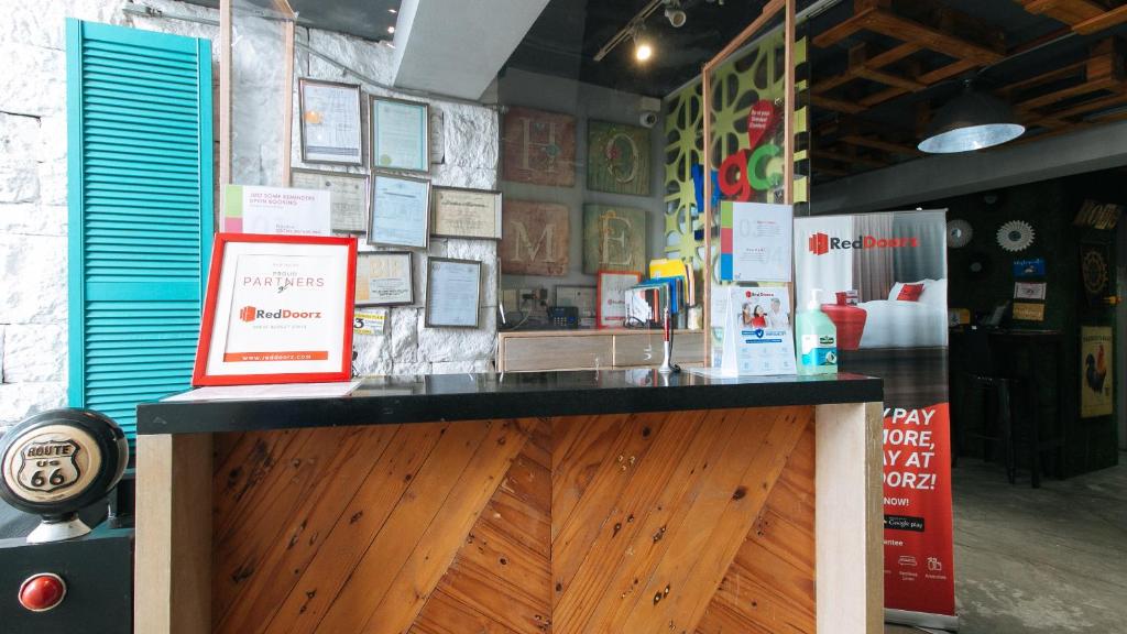 Kuchyň nebo kuchyňský kout v ubytování RedDoorz Plus near St Lukes BGC