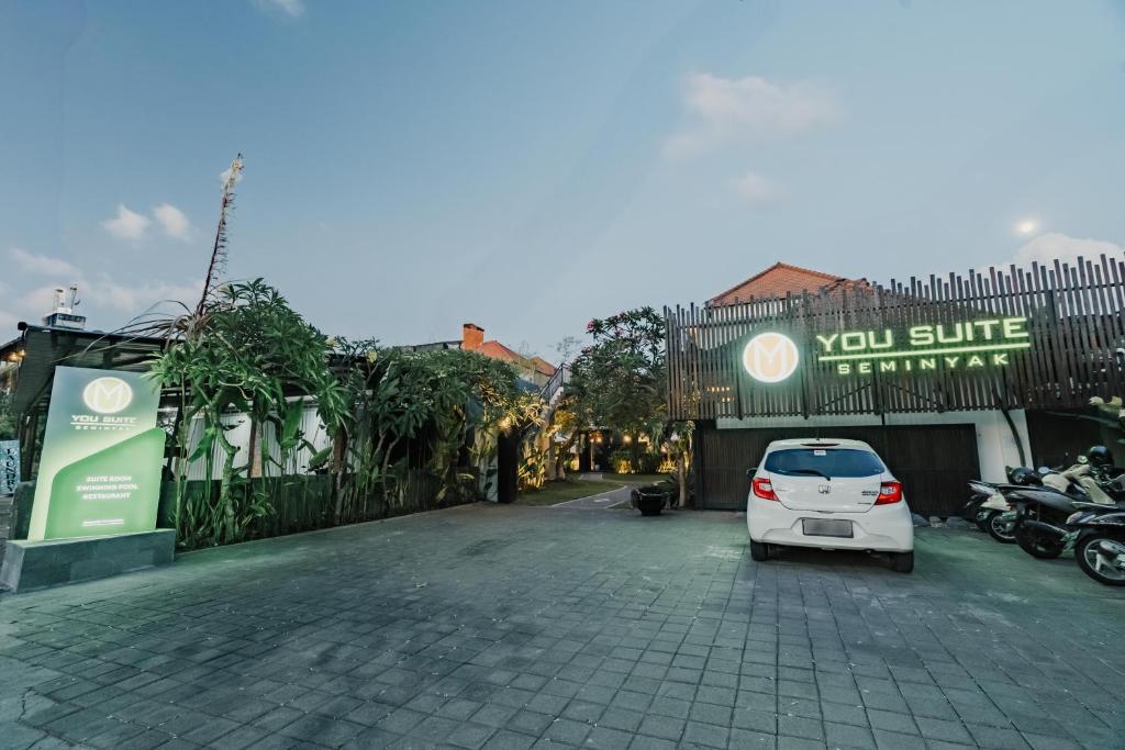 Fotografie z fotogalerie ubytování You Suite Seminyak v destinaci Legian