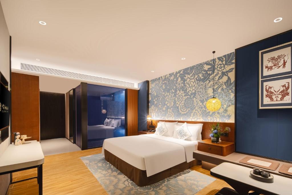 Postel nebo postele na pokoji v ubytování Hisilk Artwork Center Fliport Coso Hotel