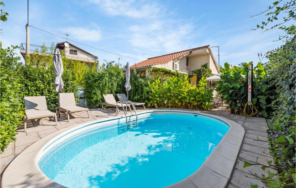 Nice Apartment In Brodarica With Wifi