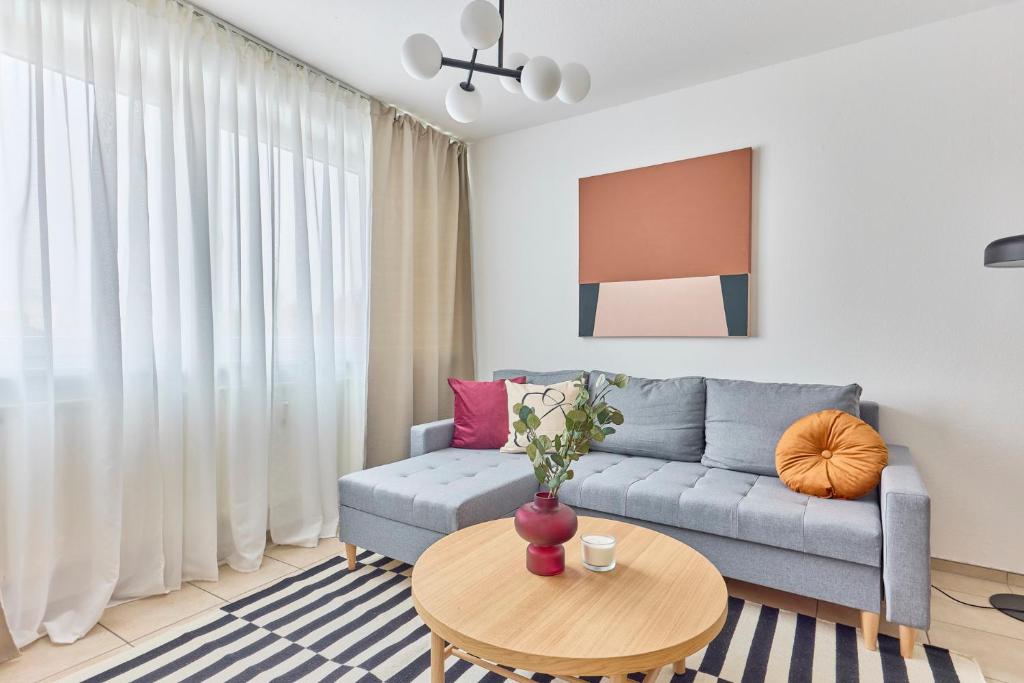 a living room with a couch and a table at NEW-Rosalia-Stilvoll wohnen, zentral erleben in Kaiserslautern