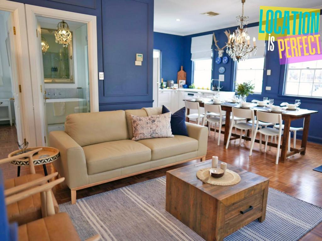 Χώρος καθιστικού στο Walk to Adelaide Oval, 4-Bedroom Home with Parking