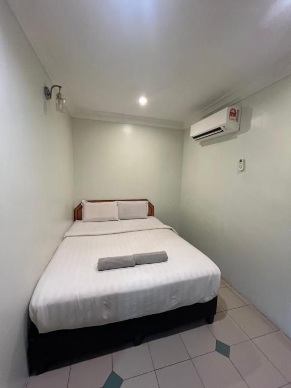 Postel nebo postele na pokoji v ubytování Hotel dan Restoran Seri Kangsar