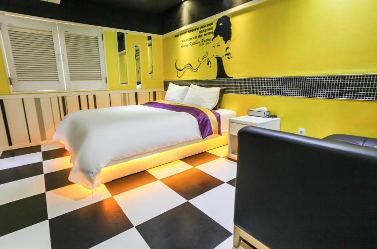 Postel nebo postele na pokoji v ubytování The Zara Hotel