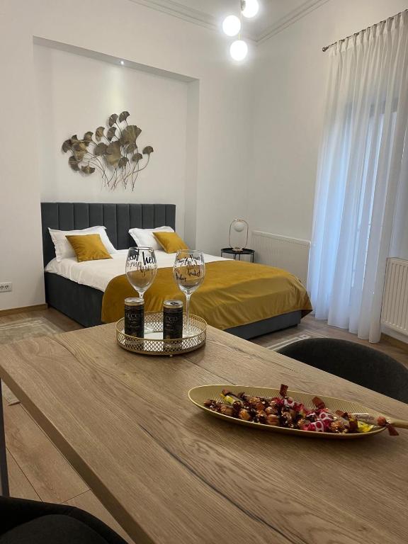 a room with a bed and a table with a plate of food at Aris Ultracentral&Cozy Studios PIATA UNIRII in Iaşi