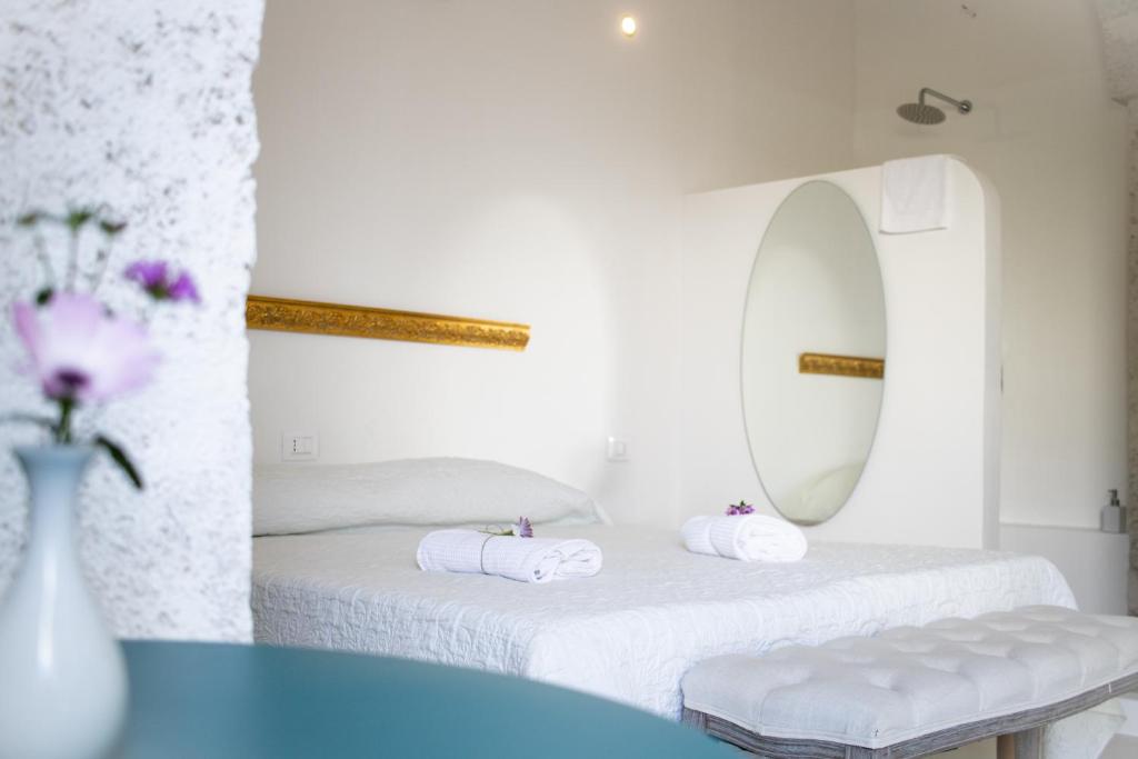 Postel nebo postele na pokoji v ubytování Corte Mercurio B&B