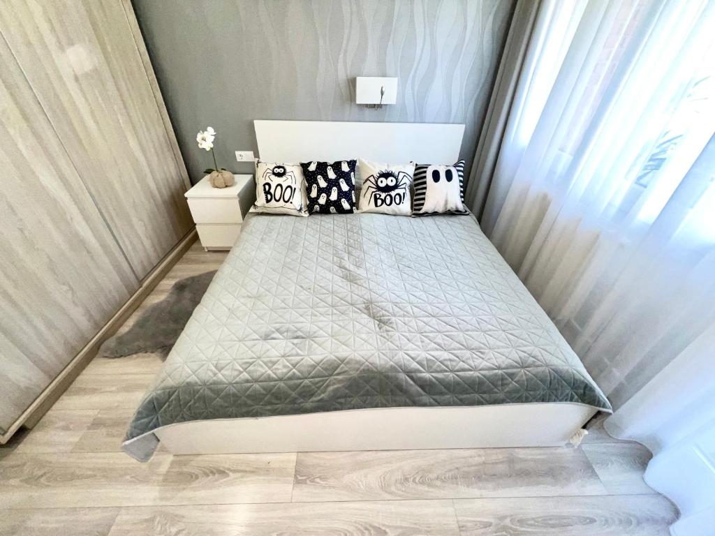 Postel nebo postele na pokoji v ubytování Downtown Dream Apartmans
