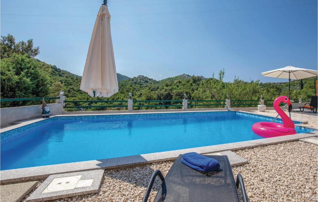 Bazén v ubytovaní Two-Bedroom Holiday Home In Ploce alebo v jeho blízkosti