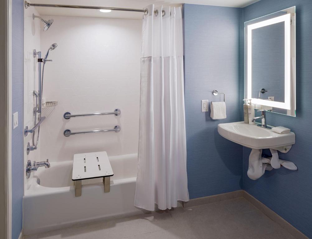 Hilton Garden Inn Dana Point Doheny Beach - King Room With Tub - Mobility Access
