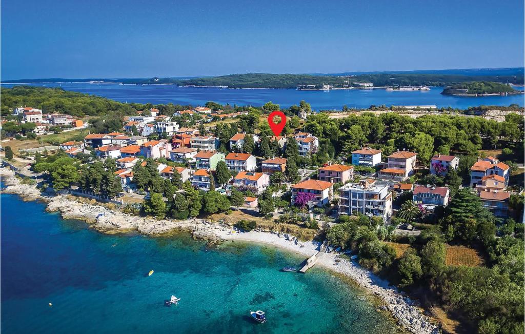 2 Bedroom Nice Apartment In Pula