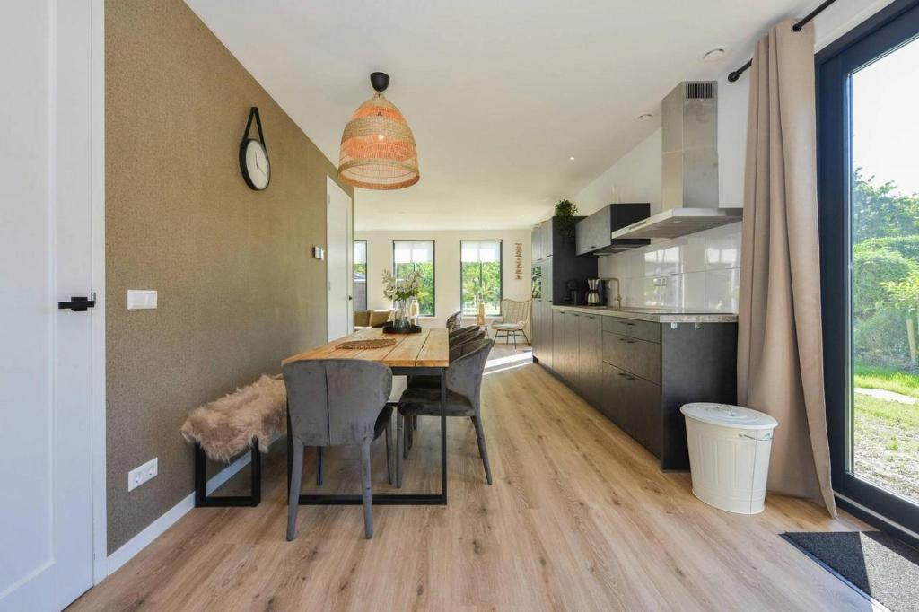 Kuchyň nebo kuchyňský kout v ubytování Villa Goudvink