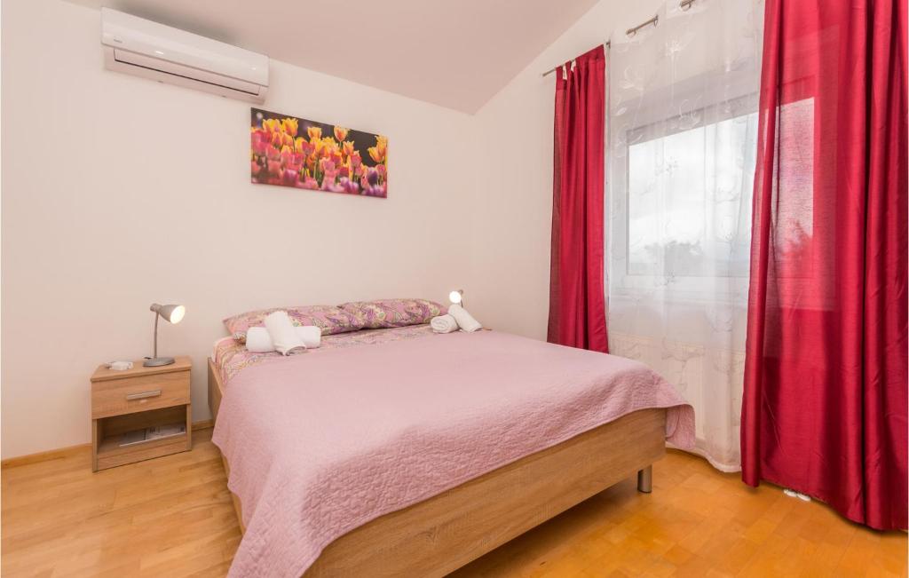 Posteľ alebo postele v izbe v ubytovaní Gorgeous Home In Rastane Donje