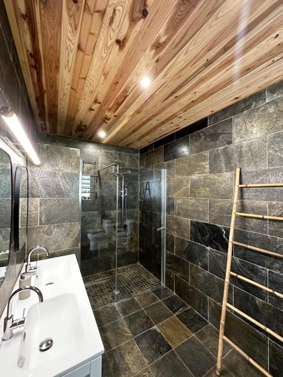 Koupelna v ubytování Les lodges de Salazie