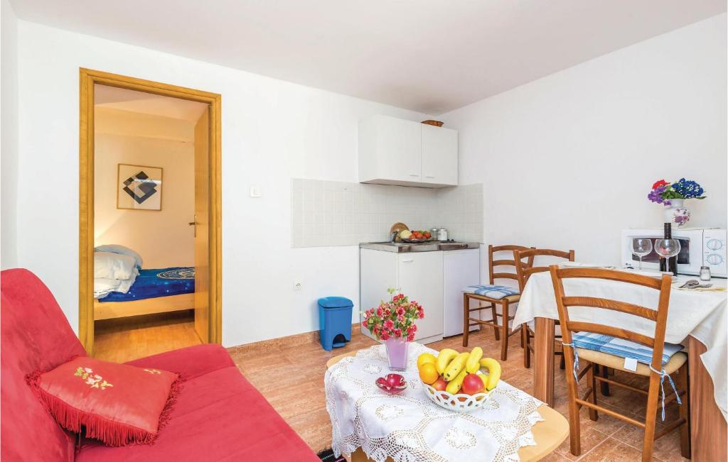 Posedenie v ubytovaní 1 Bedroom Nice Apartment In Senj