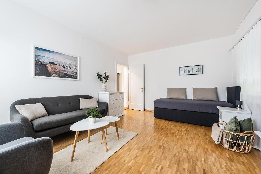 Posezení v ubytování SOHO 8 !Lake-Mountain View & Free Parking!