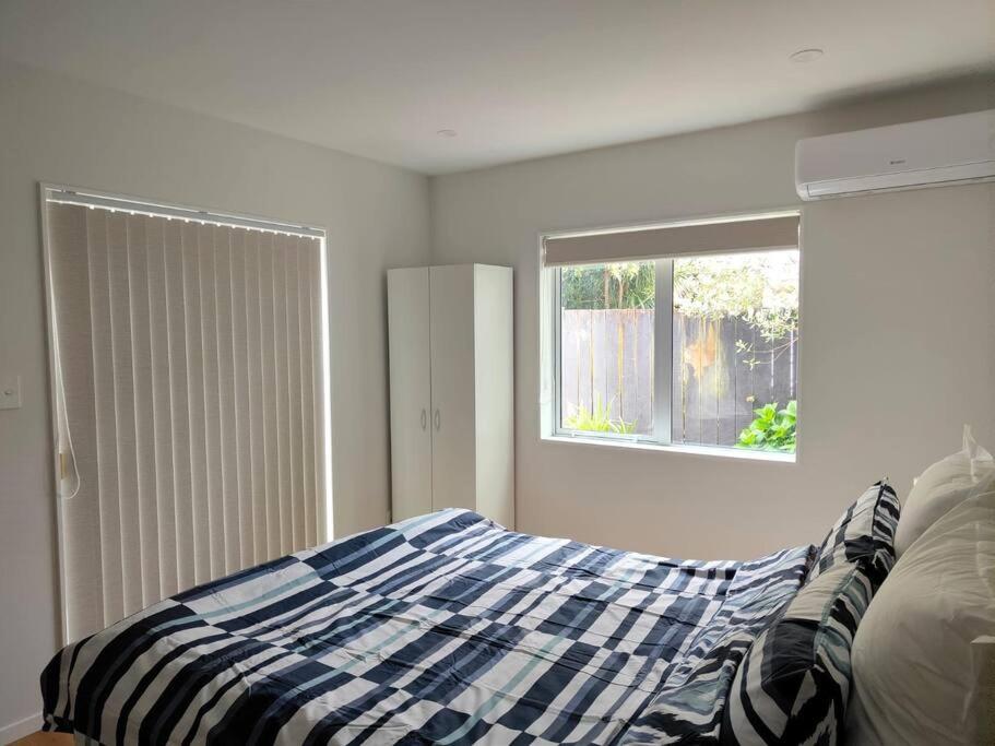 Two bedroom homestay with private entrance in convenient location - Suite Met Twee Slaapkamers