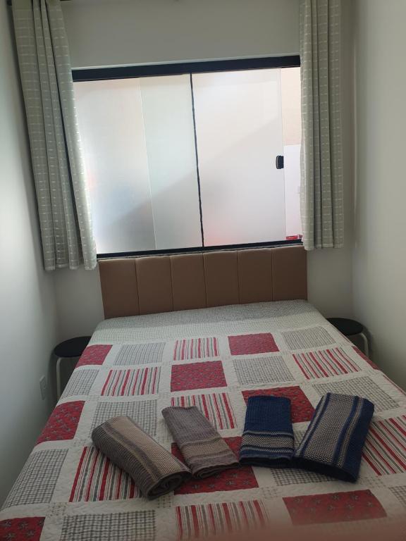 Postel nebo postele na pokoji v ubytování Quarto & Conforto