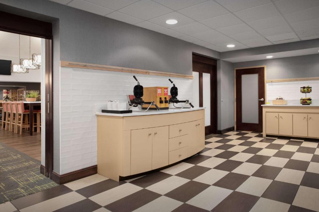 Hampton Inn & Suites-Knoxville/North I-75 photo